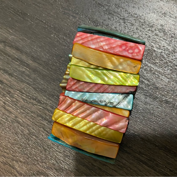 Colorful Shell Bracelet - Picture 4 of 4